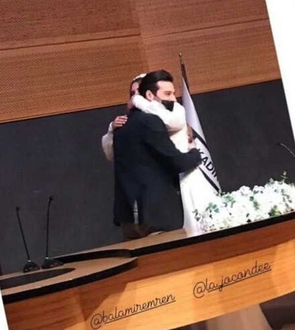 0x0-trafik-kazasinda-olen-yakin-arkadasi-oyuncu-arda-ozirinin-nisanlisi-ile-evlenen-balamir-emrem-tepki-cekti-balamir-emreme-arda-oziri-ile-olan-fotografl-1608788053300 Balamir Emren kimdir? Kaç yaşında? Balamir Emren evlendi mi? Kimle evlendi? Instagram adresi