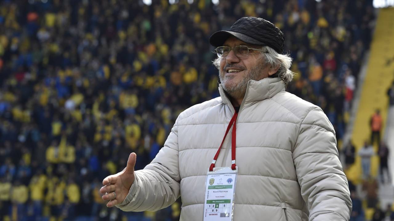 Mustafa Reşit Akçay kimdir? Nereli ve kaç yaşında? Hangi takımları çalıştırdı? Mustafa Reşit Akçay kimdir? Nereli ve kaç yaşında? Hangi takımları çalıştırdı?