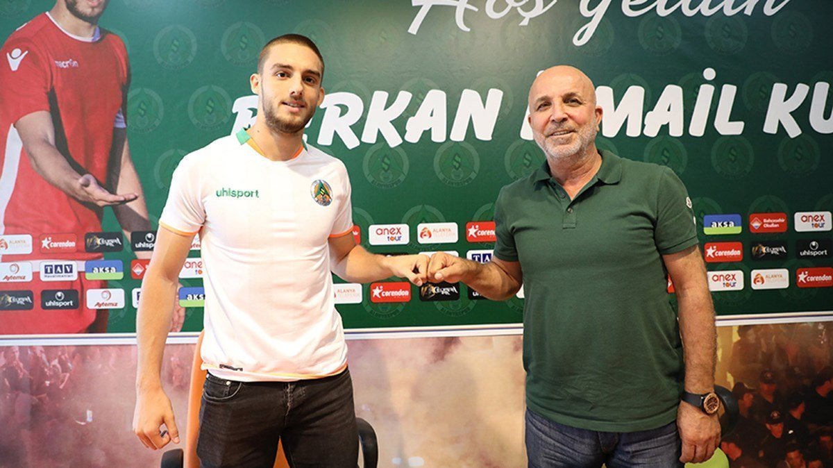 Berkan Kutlu kimdir, kaç yaşında ve nereli? Berkan Kutlu hangi takımlarda oynadı? Berkan Kutlu kimdir, kaç yaşında ve nereli? Berkan Kutlu hangi takımlarda oynadı?