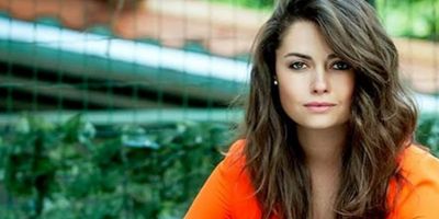 1021832 Toprak Sağlam kimdir? Nereli, kaç yaşındadır? Hangi dizi ve filmlerde rol aldı?