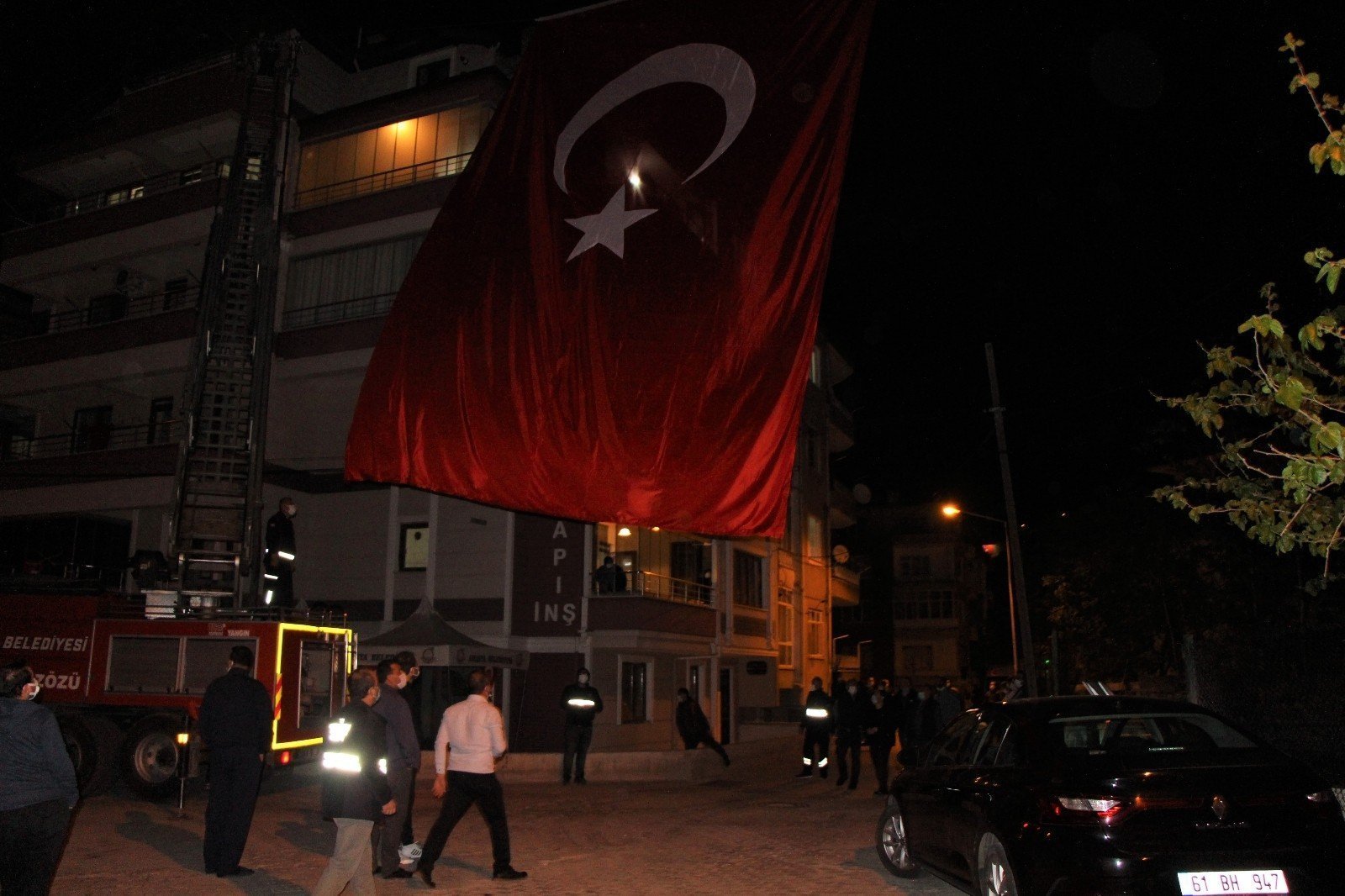 Uzman Onbaşı Hüsamettin Gökçe’nin şehadet haberi ailesine verildi! Uzman Onbaşı Hüsamettin Gökçe’nin şehadet haberi ailesine verildi!