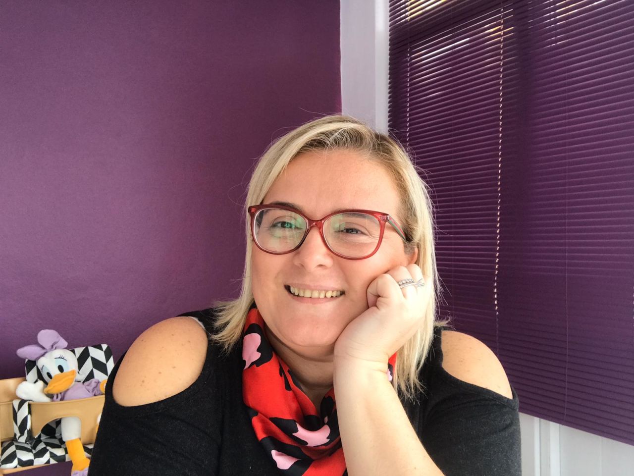 1bc596d1-f076-4b6b-a486-e2151010cd58 Doğum hemşiresi Esra Ertuğrul kimdir? Kaç yaşında? Nerede eğitim aldı?