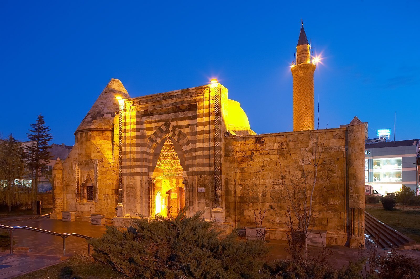 20171127140623552-cacabey-gokbilim-medresesi-8 Caca Bey kimdir? Caca Bey ne yapmıştır?