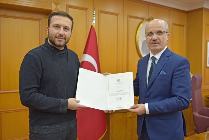 2s Marmara Üniversitesi Öğretim Üyesi Cem Çağrı Dönmez kimdir? Nereli? Kaç yaşında?