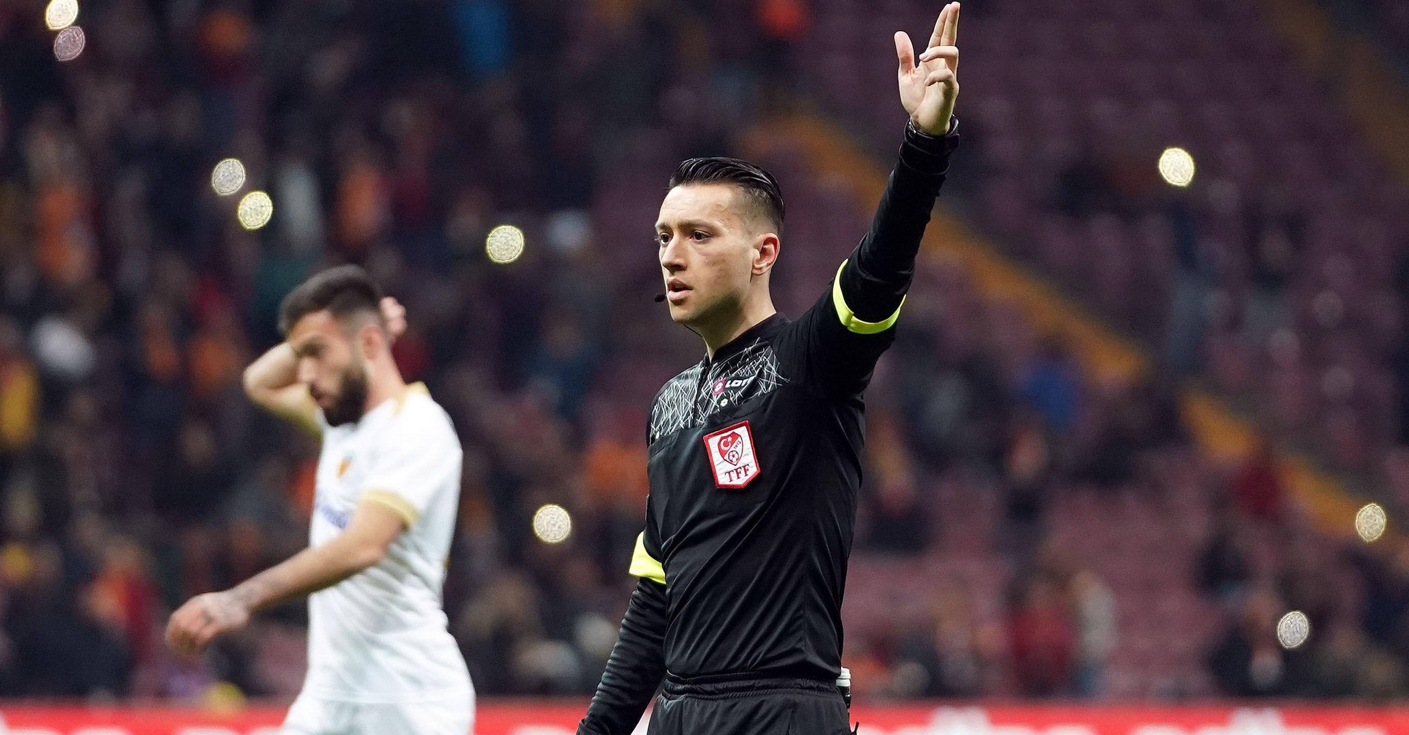 Zorbay Küçük kimdir, kaç yaşında ve nereli? Hangi takımlı ve babası kimdir?