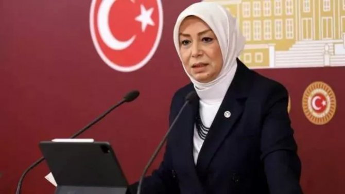 ak-partili-oznur-calik-pervin-buldanla-yaptigi-gorusmeyi-anlatti-c9yoah1f AK Parti MKYK üyesi Öznur Çalık kimdir, nereli, kaç yaşında?