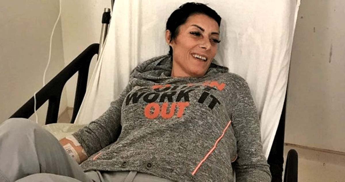 apar-topar-hastaneye-kaldirilan-gulay-sezer-den-12659639-1045-amp Şarkıcı Gülay kimdir? Gülay Sezer nereli, kaç yaşında? Evli mi?