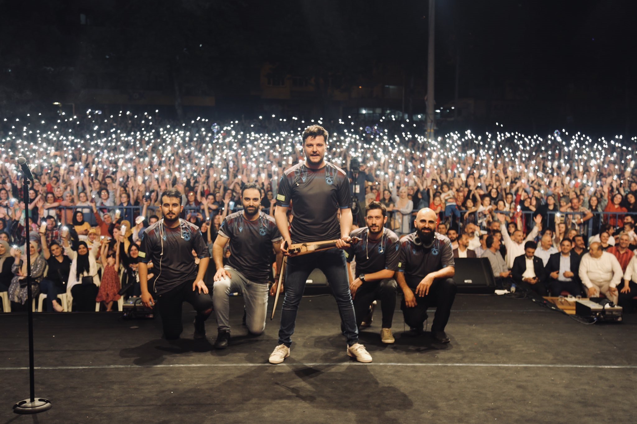 Ekin Uzunlar kimdir? Aslen nereli? Kaç yaşında? Kaç doğumlu? Hangi köylü? Ekin Uzunlar şarkıları