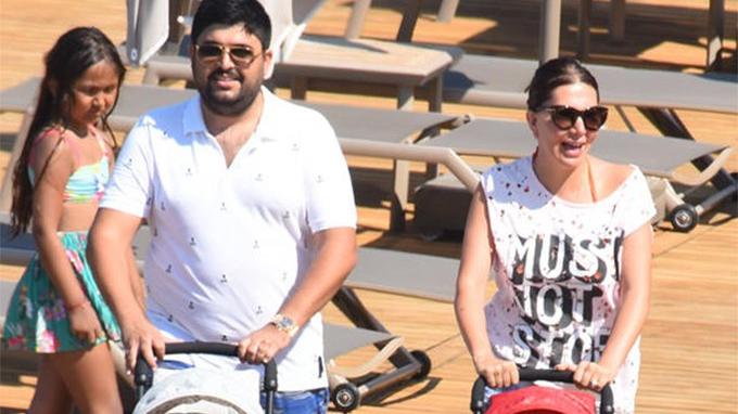 ebruyasar-ve-esi-16-9-1533026637 TV 100 kanalının sahibi Necat Gülseven kimdir? Nereli, kaç yaşında? Eşi kim?