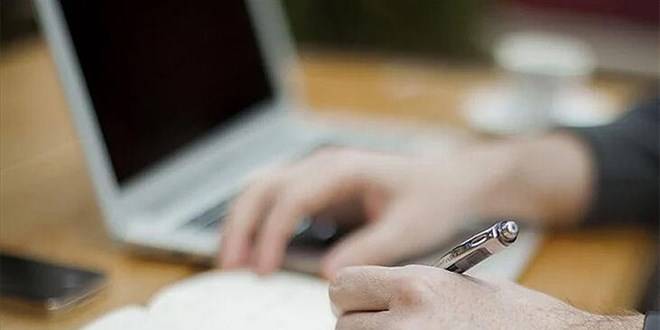 Yeterli sayıda profesör olmayınca hem rektörlük hem dekanlık yapıyorlar Yeterli sayıda profesör olmayınca hem rektörlük hem dekanlık yapıyorlar