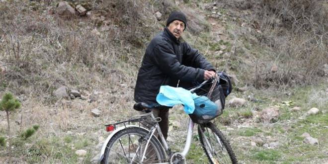 Emekli öğretmen yabani ağaçları meyve vermesi için aşılıyor Emekli öğretmen yabani ağaçları meyve vermesi için aşılıyor