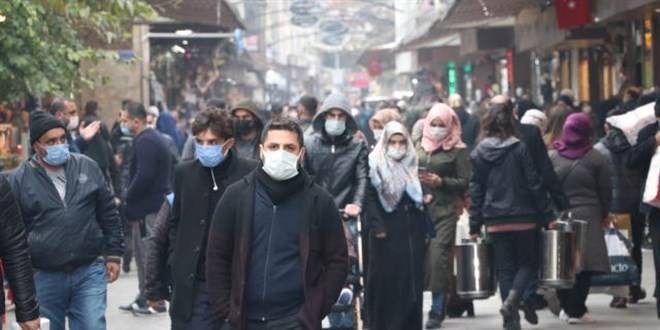 Üçüncü dalgada daha çok 40-60 yaş grubu etkileniyor Üçüncü dalgada daha çok 40-60 yaş grubu etkileniyor