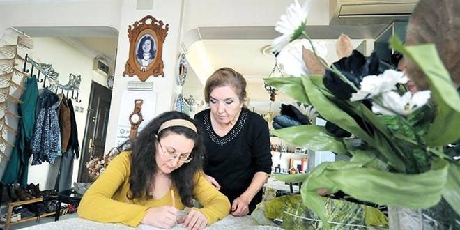 Doktor anne, hafızası silinen kızına hayatı baştan öğretti Doktor anne, hafızası silinen kızına hayatı baştan öğretti