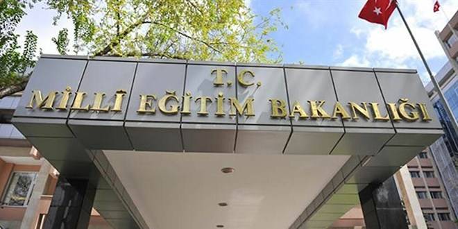 Yüz yüze eğitime ara verildi, dönem sınavları ertelendi