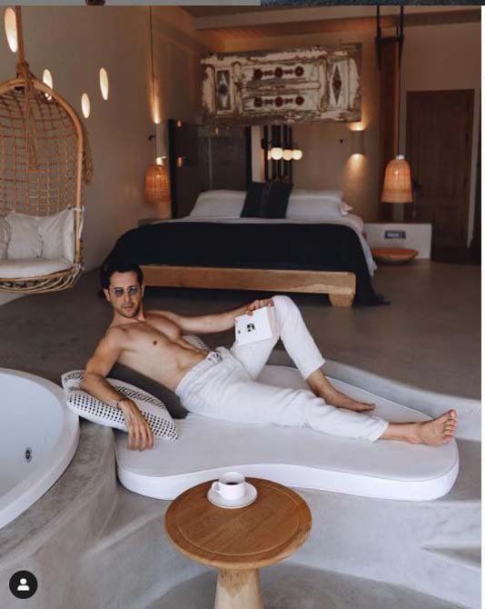 m-001 Dünya Avucunuzda sunucuları kimdir? Sezgin Yılmaz kimdir? Kaç yaşında? Instagram adresi ne?