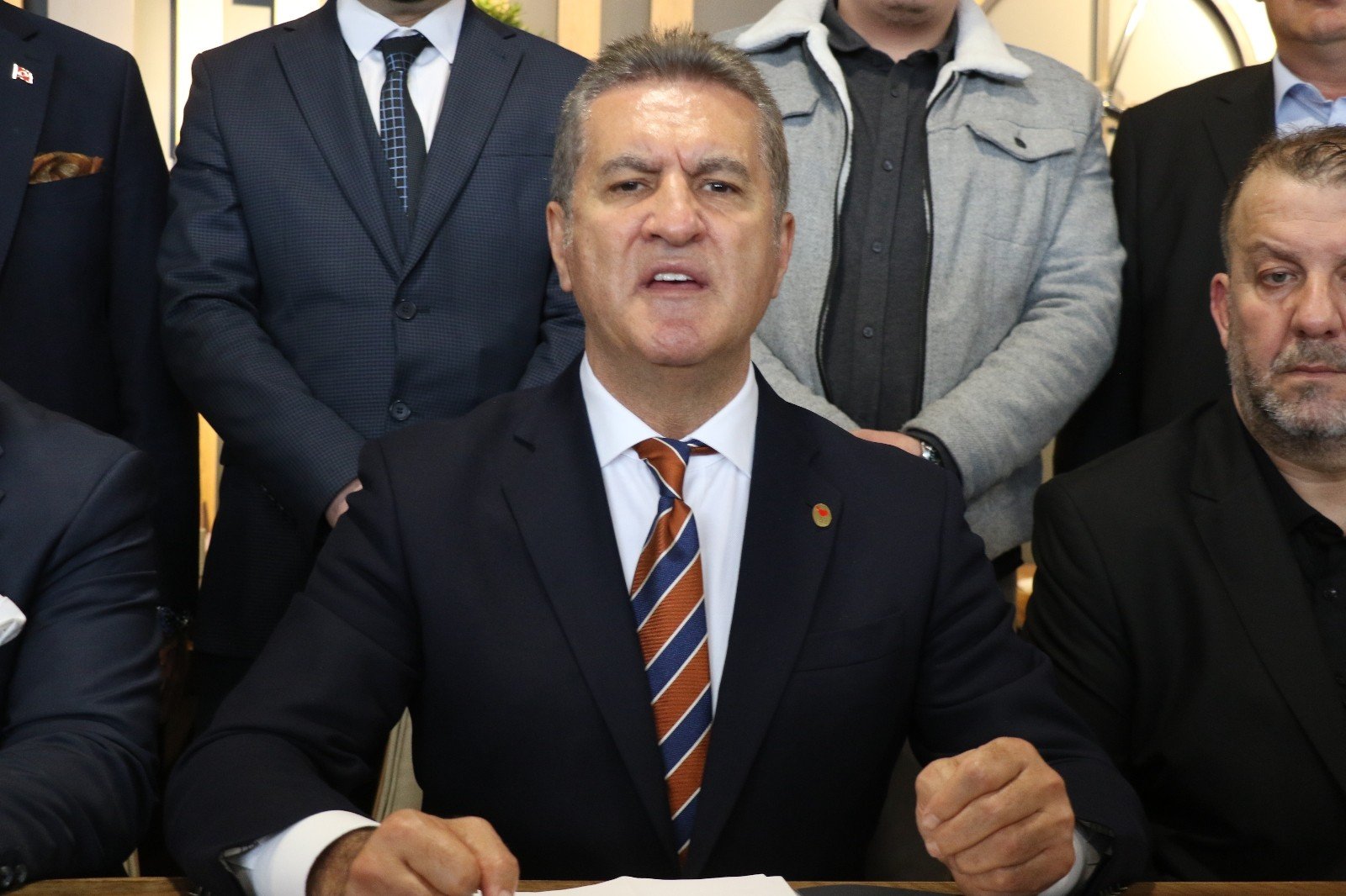 m2 Mustafa Sarıgül kimdir? Nereli ve kaç yaşında? Mustafa Sarıgül partisinin adı ne? Mustafa Sarıgül Twitter adresi nedir?