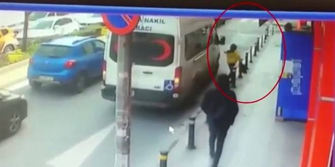 Bankaya götüreceği parayı, ayarladığı çocuğa çaldırdı: O anlar kamerada