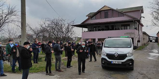 Aynı aileden 5 kişi koronavirüsten hayatını kaybetti Aynı aileden 5 kişi koronavirüsten hayatını kaybetti