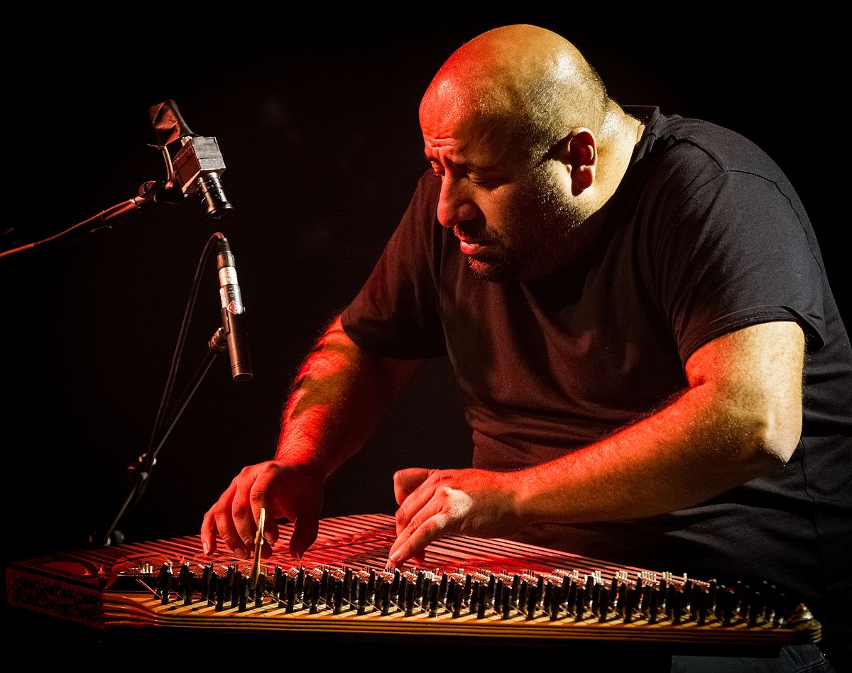 taksim-trio-leverkusener-jazztage-2015-4084 Taksim Trio grup üyesi Aytaç Doğan kimdir? Aytaç Doğan kaç yaşında? nereli ?