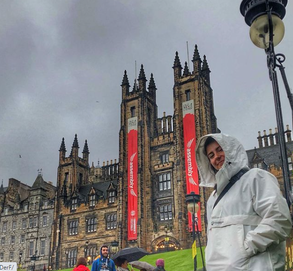 v Melike Beşli kimdir? Kaç yaşında? Halil Sezai'nin sevgilisi Melike Beşli ne iş yapıyor?