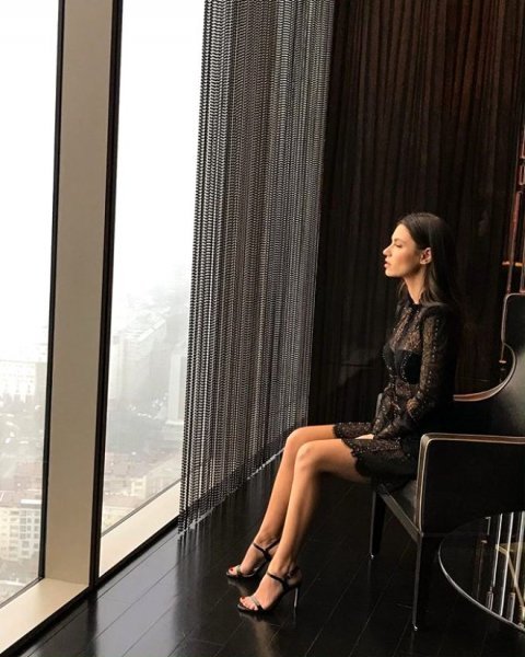 Yüsra Geyik kim? Kaç yaşında? Evli mi? Instagram adresi ne? Arkak Sokaklar Zeliş kim?