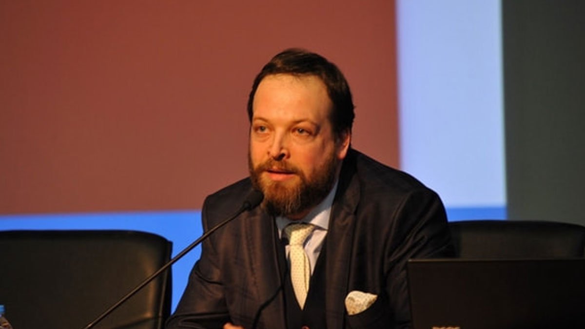 Yazar Fatih Tezcan kimdir? Fatih Tezcan hangi gazetede yazıyor? Yazıları nedir?