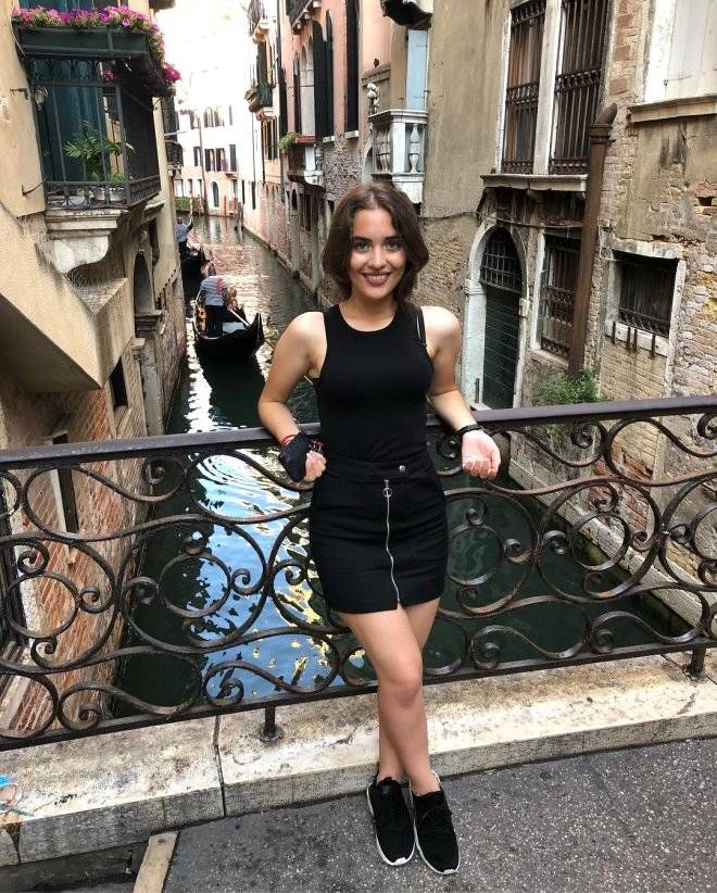 11-103 Çağla Şimşek kimdir? Nereli, kaç yaşında? Boyu kaç, hangi dizilerde rol aldı?