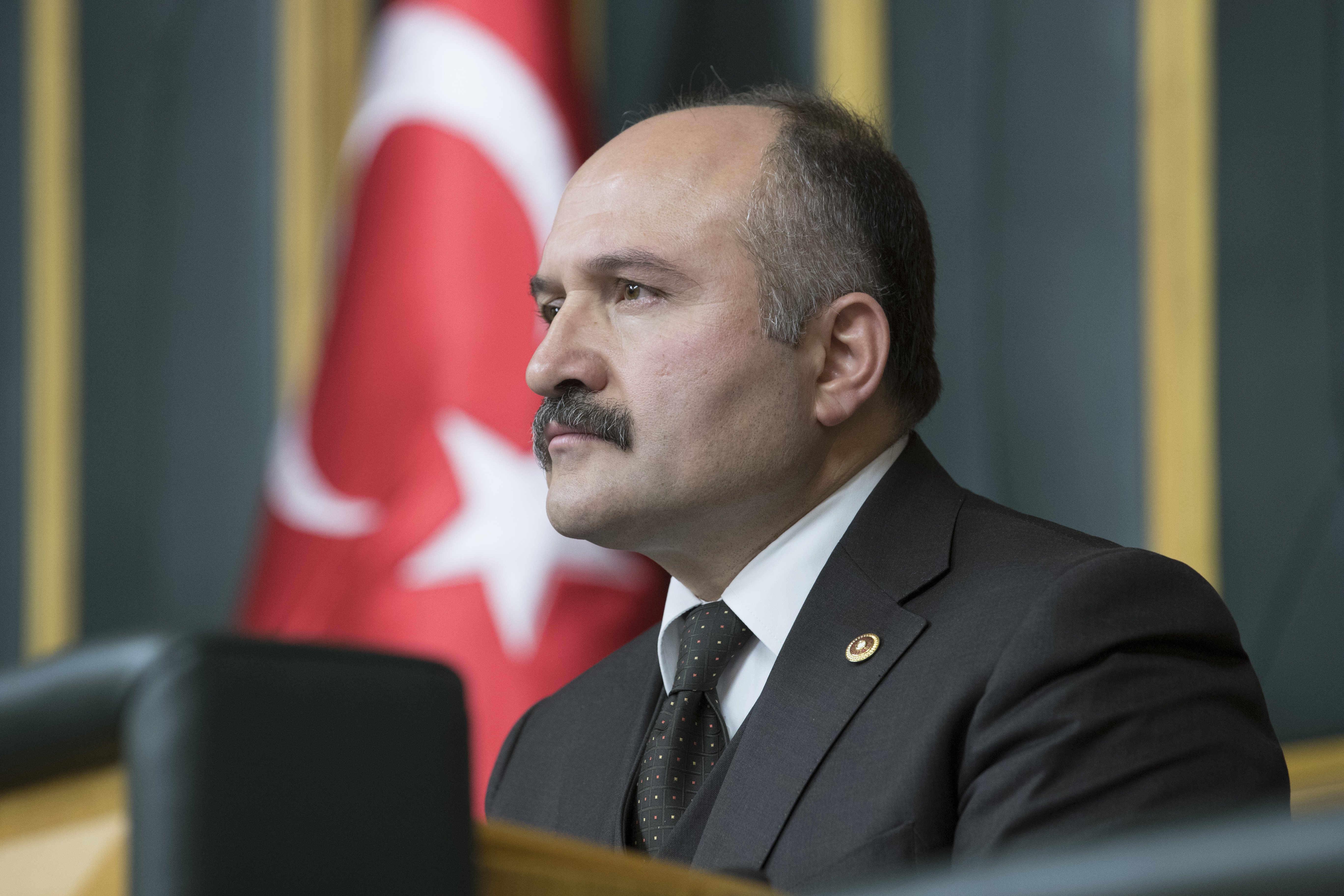 Erhan Usta kimdir? Kaç yaşında? Nereli? MHP'den neden ihraç edildi? İYİ Parti'ye geçti mi?