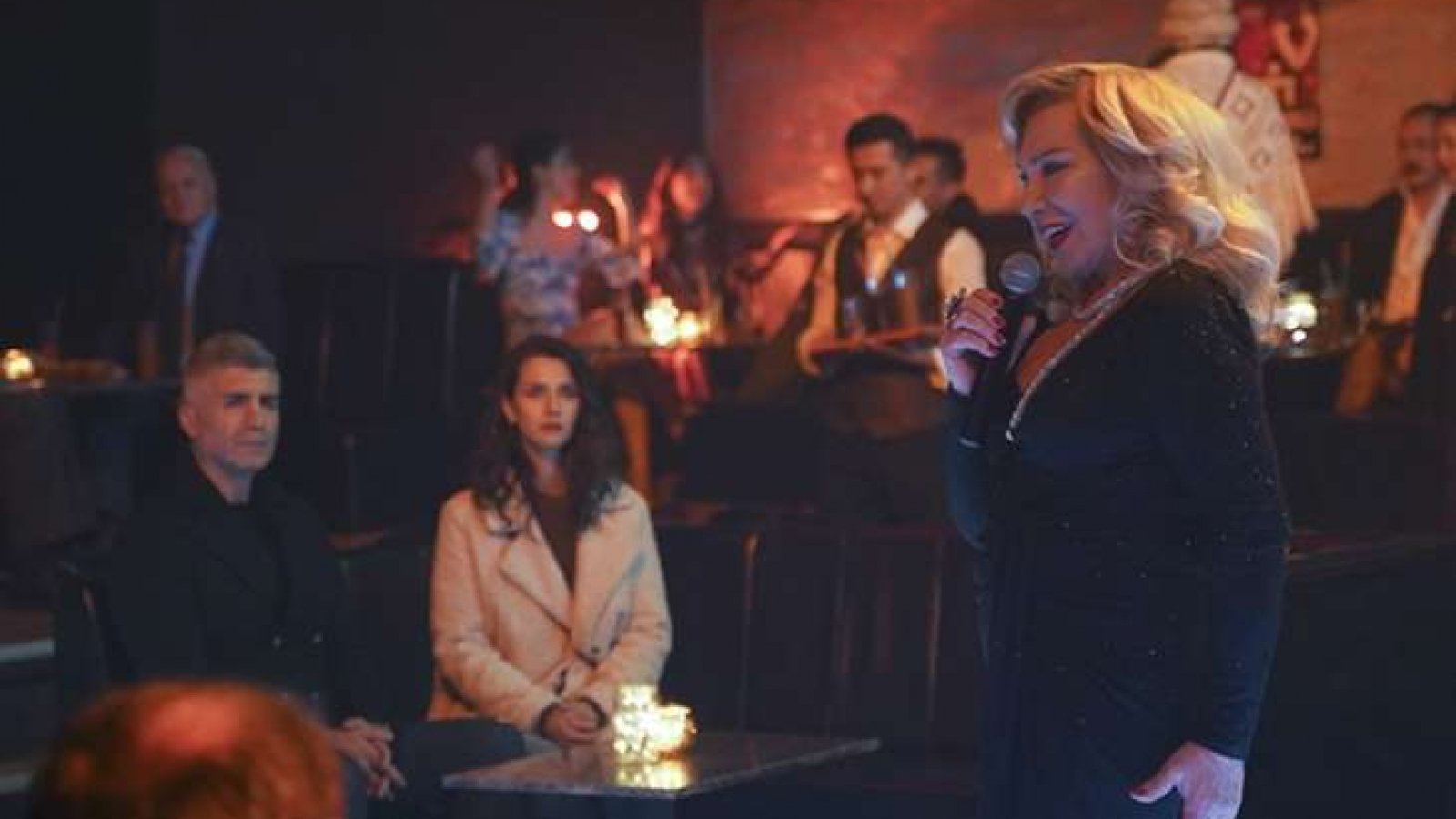 Nil Burak kimdir? Aslen nereli, kaç yaşında? Kiminle evli?