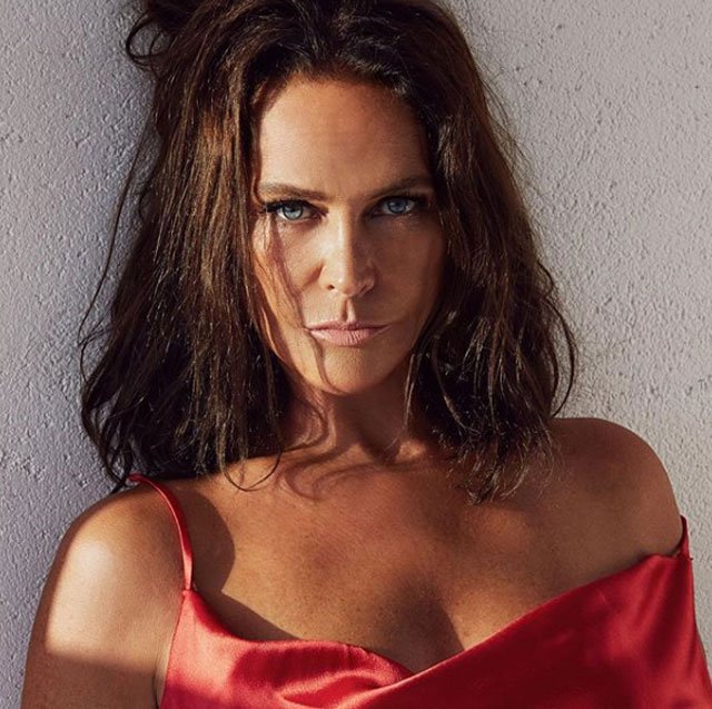 1928472_0_1545309893ij3po Hülya Avşar kimdir? Nereli? Kaç yaşında?