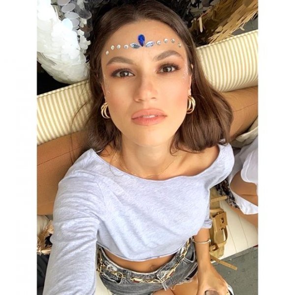 Yüsra Geyik kim? Kaç yaşında? Evli mi? Instagram adresi ne? Arkak Sokaklar Zeliş kim?