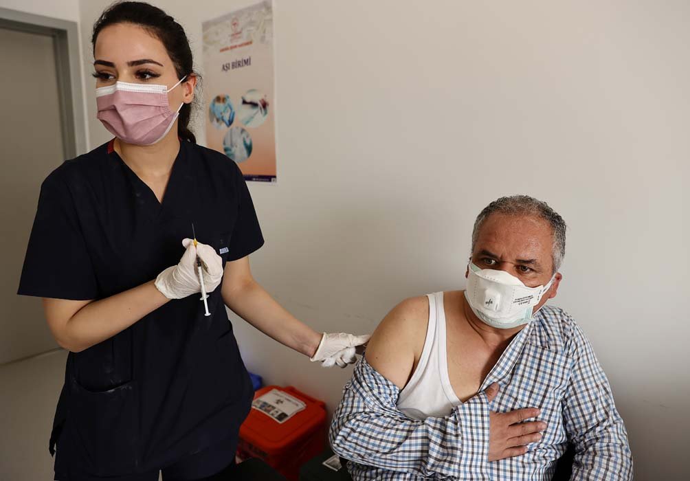 Bomba iddia: Bayram sonrası aşı olmayanlara kısıtlama gelecek!