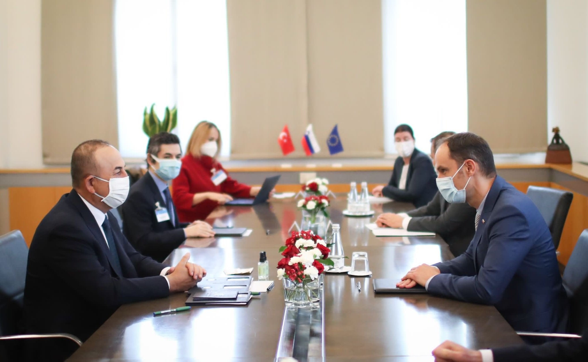 Bakan Çavuşoğlu Slovenya Dışişleri Bakanı Anze Logar ile bir araya geldi