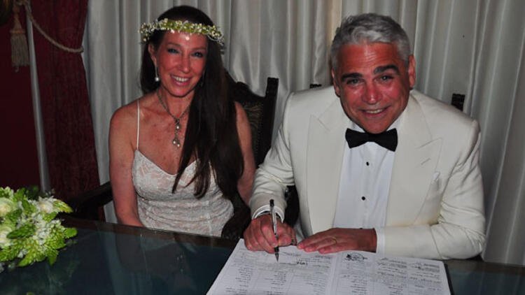 Nermin Bezmen kimdir? Kaç yaşında? Nereli? Kitapları nelerdir?