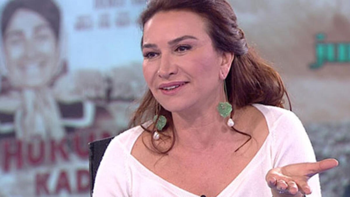 5c8d9eba45d2a05010d8dd61 Demet Akbağ Kimdir? Nereli? Kaç yaşında?