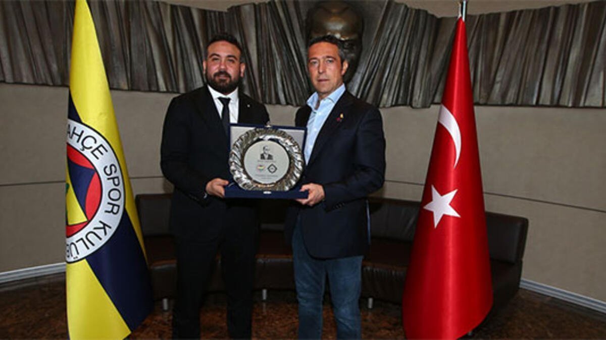 5cc181b1ec10bb1778b6c8ce Özgür Ekmekçioğlu kimdir? Kaç yaşında ve nereli? Sağlık durumu nasıl?