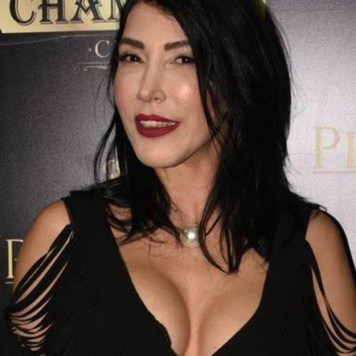 5dee007f17aca92320d6af50-001 Hande Yener kimdir? Kaç yaşında? Nereli? | Şarkıcı Hande Yener hayatı