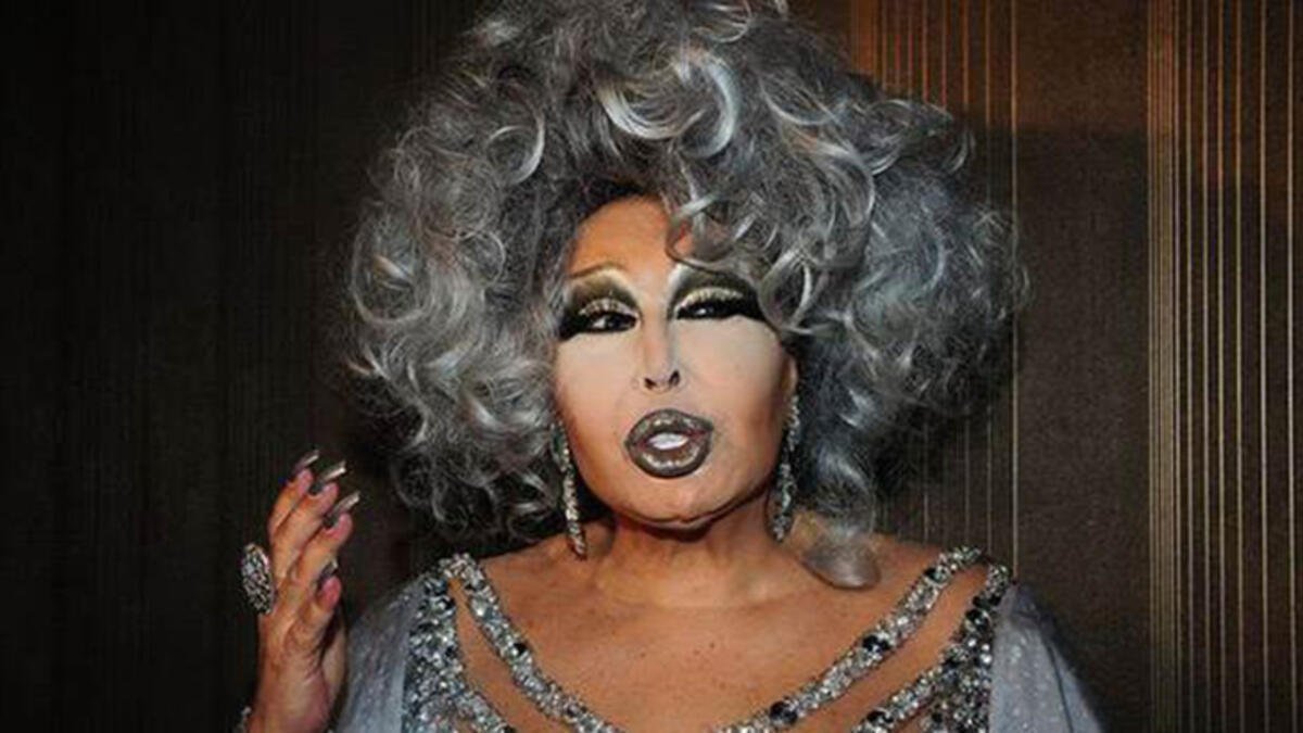 Bülent Ersoy Kimdir, Nerelidir, Nerede Doğdu? Kaç yaşında?