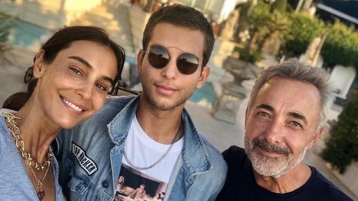 5eafa29b5542800d8461b5cb-001 Mehmet Aslantuğ Kimdir ?| Eşi Arzum Ozan Nereli, Kaç Yaşında?