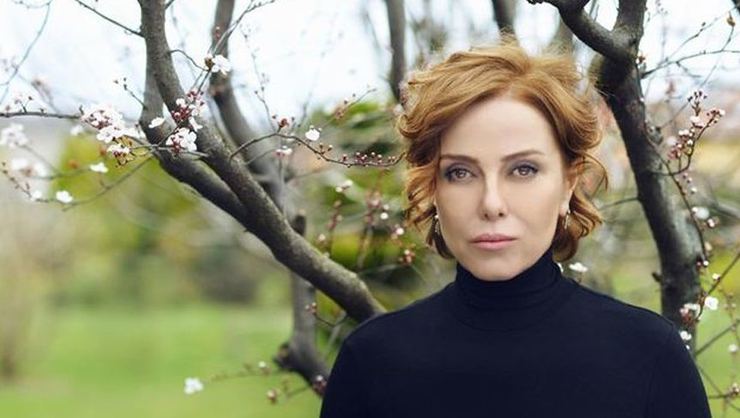 Zuhal Olcay kimdir? Aslen nereli ve kaç yaşında?