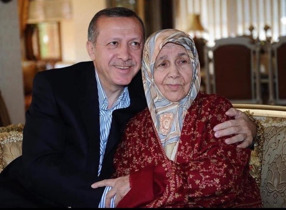 Recep Tayyip Erdoğan’ın annesi Tenzile Erdoğan kimdir? Nereli? Ne zaman öldü? Neden öldü? Recep Tayyip Erdoğan’ın annesi Tenzile Erdoğan kimdir? Nereli? Ne zaman öldü? Neden öldü?