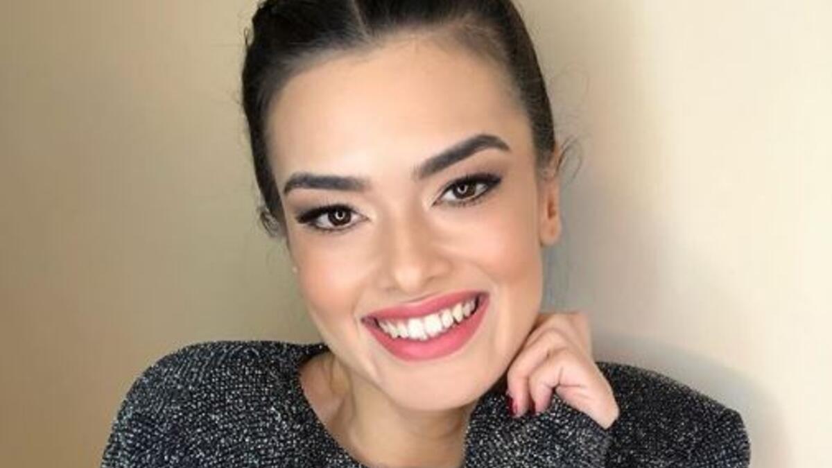 Saadet Özsırkıntı kimdir? Boyu kaç? Kaç yaşında? Nereli? Cem Yılmaz Saadet Özsırkıntı aşk mı yaşıyor?