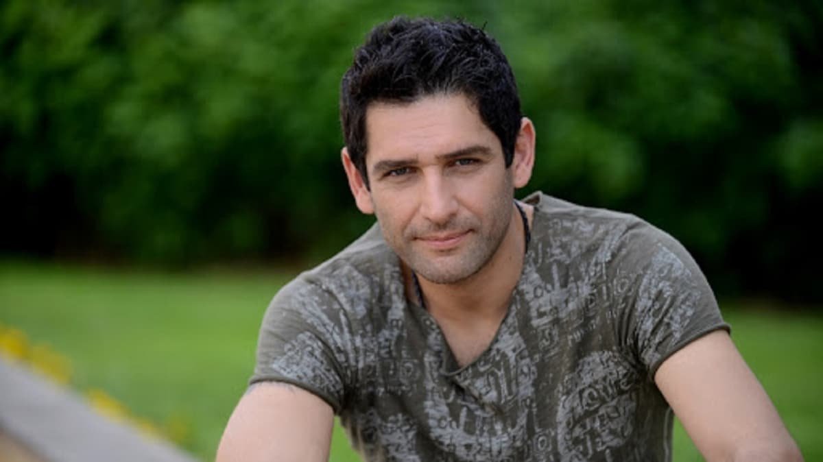 Masumlar Apartmanı Safiye’nin sevgilisi Naci kimdir? Tansel Öngel kimdir? Kaç yaşında?