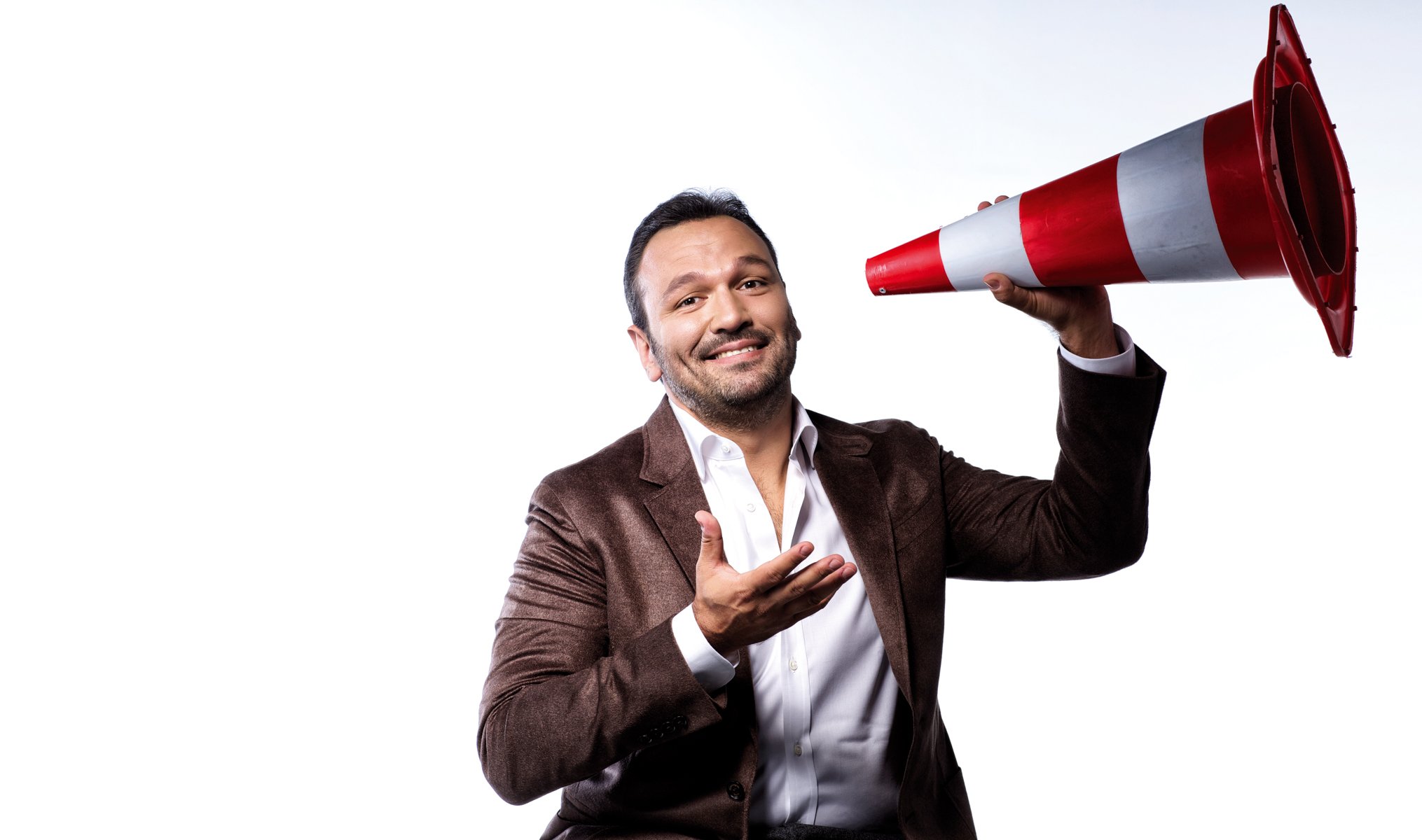 Ali Sunal Kimdir? Nereli? Kaç yaşında? Eşi Nazlı Kurbanzade kimdir?