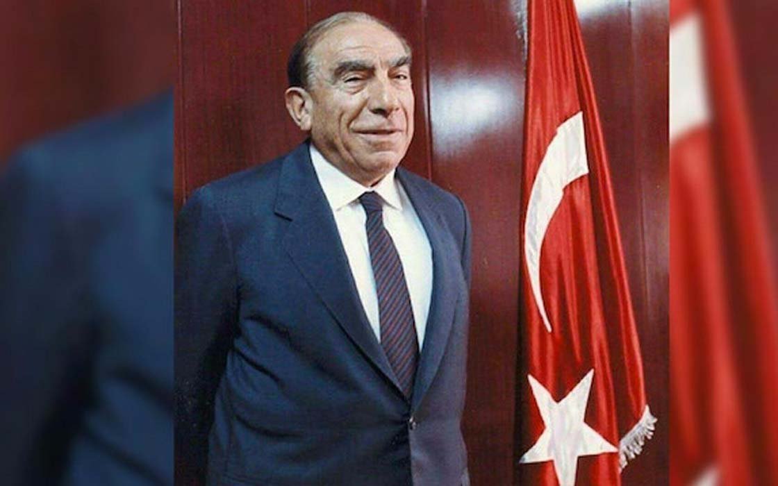 alparslan-turkes-j9c0-cover Alparslan Türkeş kimdir, nereli? Alparslan Türkeş kaç yaşında ve ne zaman öldü?