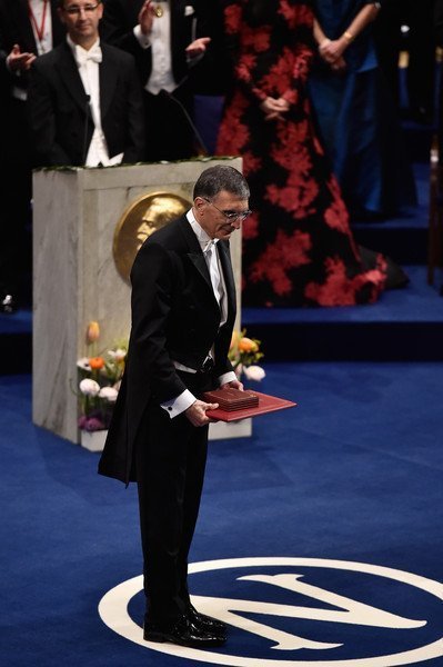 azizsancarnobelprizeawardceremony2015k3buxzd8fp9l Aziz Sancar kimdir? Aslen nerelidir, Kaç yaşındadır? İşte Aziz Sancar'ın hayatı!