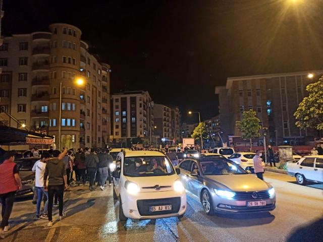 Başta Van Olmak Üzere Türkiyenin Her Yerinde Beşiktaşın Şampiyonluğu Kutlanıyor