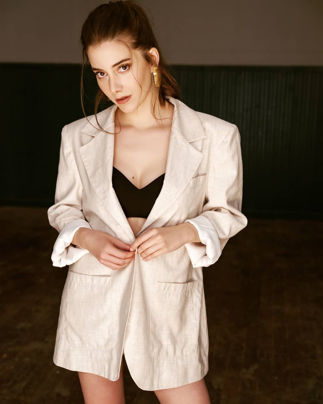 beril-pozam-8 Akrep dizisinin Avukat Ayşem'i Beril Pozam kimdir? Kaç yaşında? Nereli?