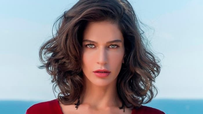 berrak-tuzunatac-2-310820201598857527dc792653 Ali Yörenç kimdir? Berrak Tüzünataç'ın yeni sevgilisi Ali Yörenç kaç yaşında?