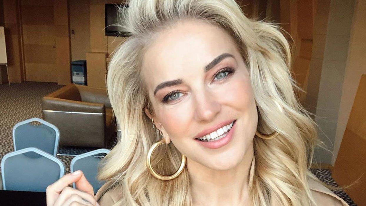 burcu-esmersoy-yeni-proje-601-2 Burcu Esmersoy kimdir? Nereli, kaç yaşında? Kaç defa evlendi?